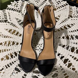 IDIFU Women's 3 Inch Kitten Heels NWOT - Never Worn